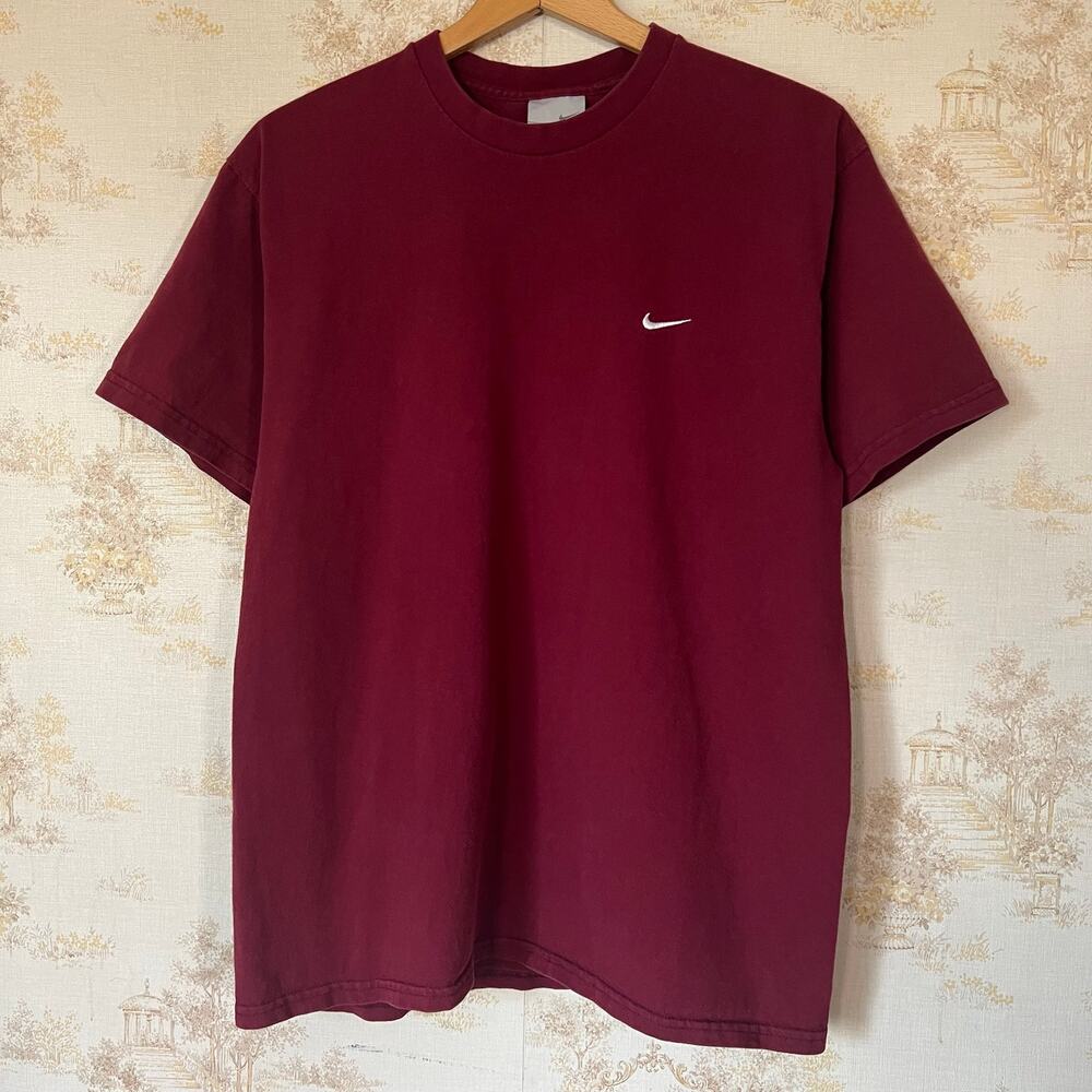 Vintage 90s Nike Mini Swoosh T-Shirt | Maroon Embroidered Essential Blank | M